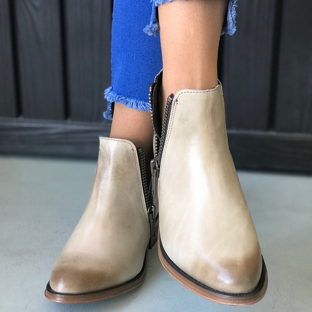 Leather Distressed Classic Chelsea Burnished Boots - Picture 7 of 8